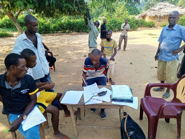 Signature de contrat de plantation au village Mpakate -  Secteur Lukenie dans le Territoire d